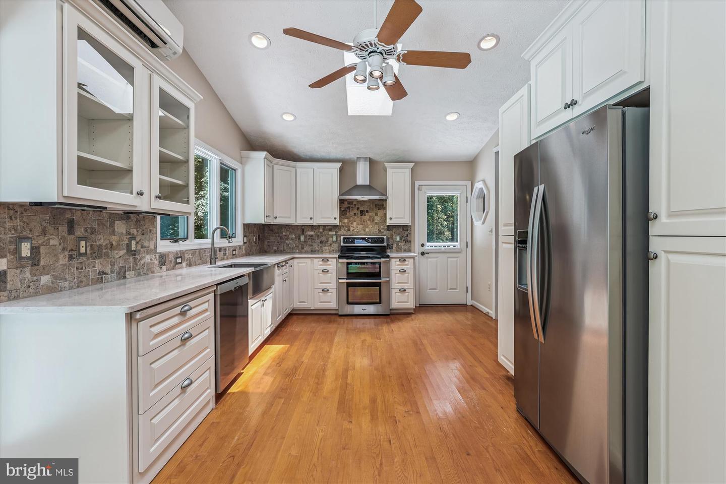 12334 FOLKSTONE DR, HERNDON, Virginia 20171, 5 Bedrooms Bedrooms, 25 Rooms Rooms,4 BathroomsBathrooms,Residential,For sale,12334 FOLKSTONE DR,VAFX2258212 MLS # VAFX2258212