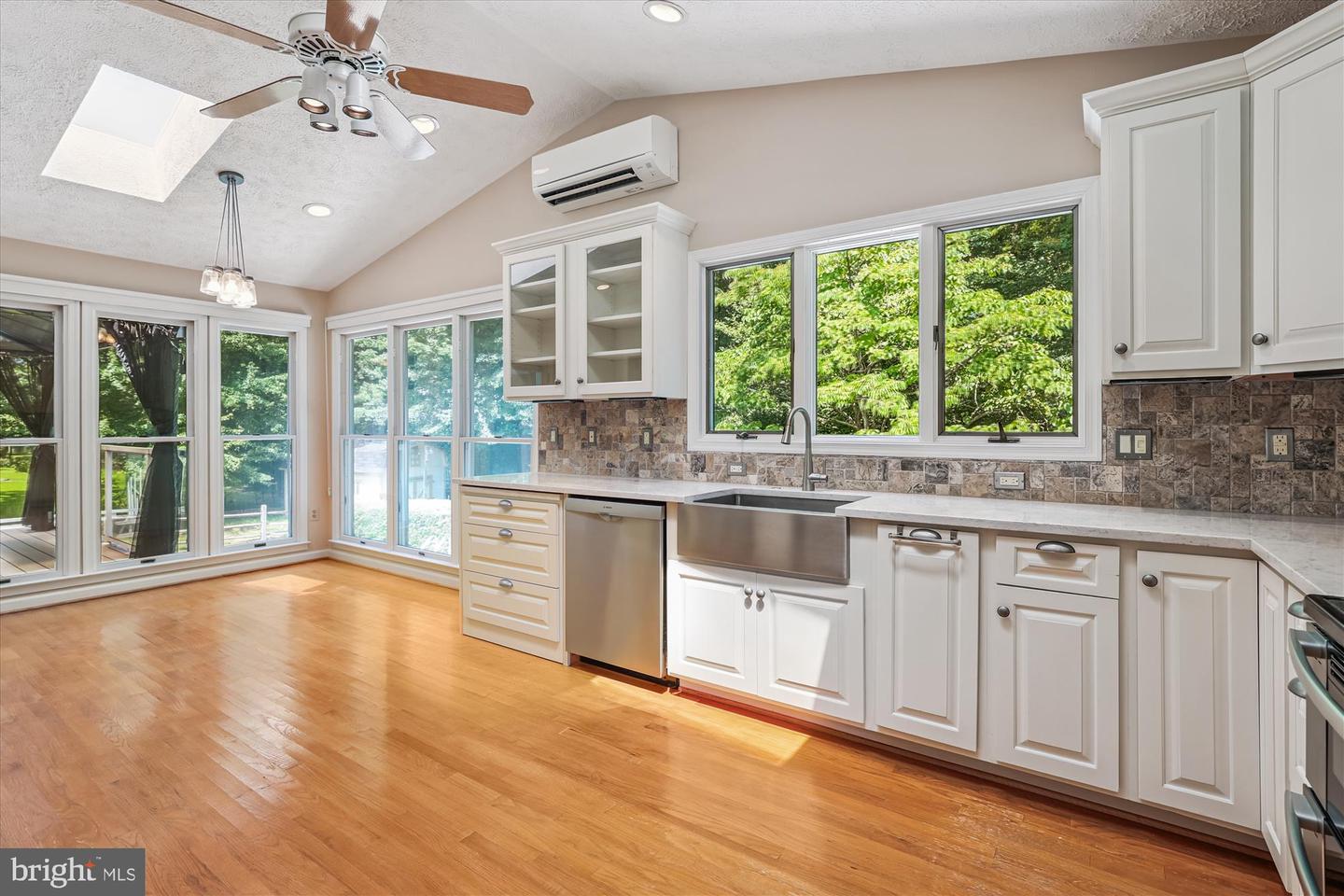 12334 FOLKSTONE DR, HERNDON, Virginia 20171, 5 Bedrooms Bedrooms, 25 Rooms Rooms,4 BathroomsBathrooms,Residential,For sale,12334 FOLKSTONE DR,VAFX2258212 MLS # VAFX2258212