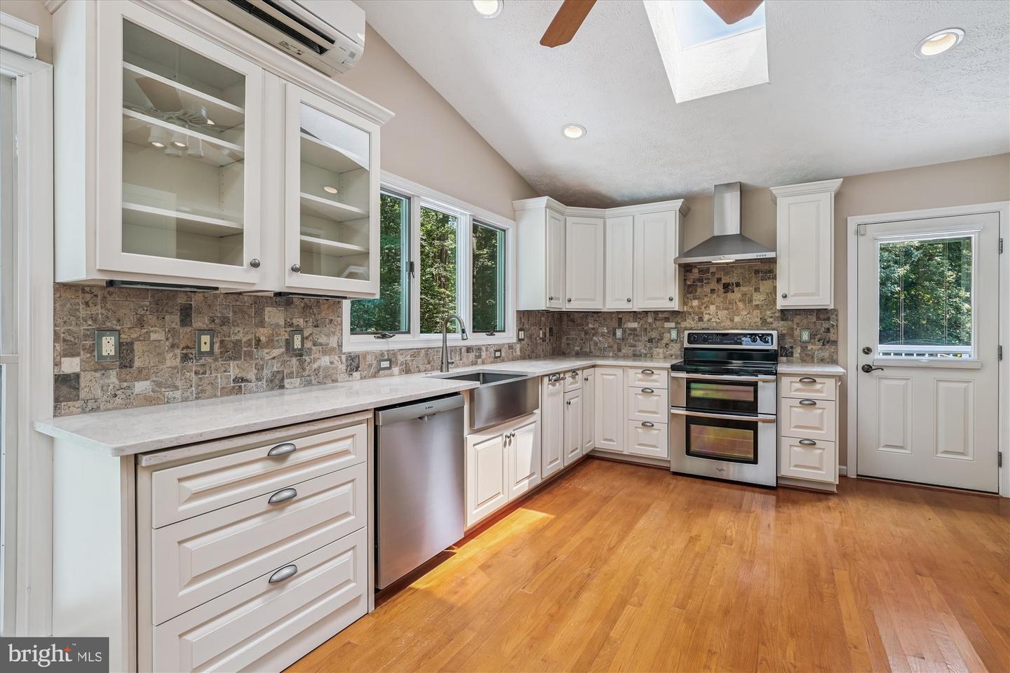 12334 FOLKSTONE DR, HERNDON, Virginia 20171, 5 Bedrooms Bedrooms, 25 Rooms Rooms,4 BathroomsBathrooms,Residential,For sale,12334 FOLKSTONE DR,VAFX2258212 MLS # VAFX2258212