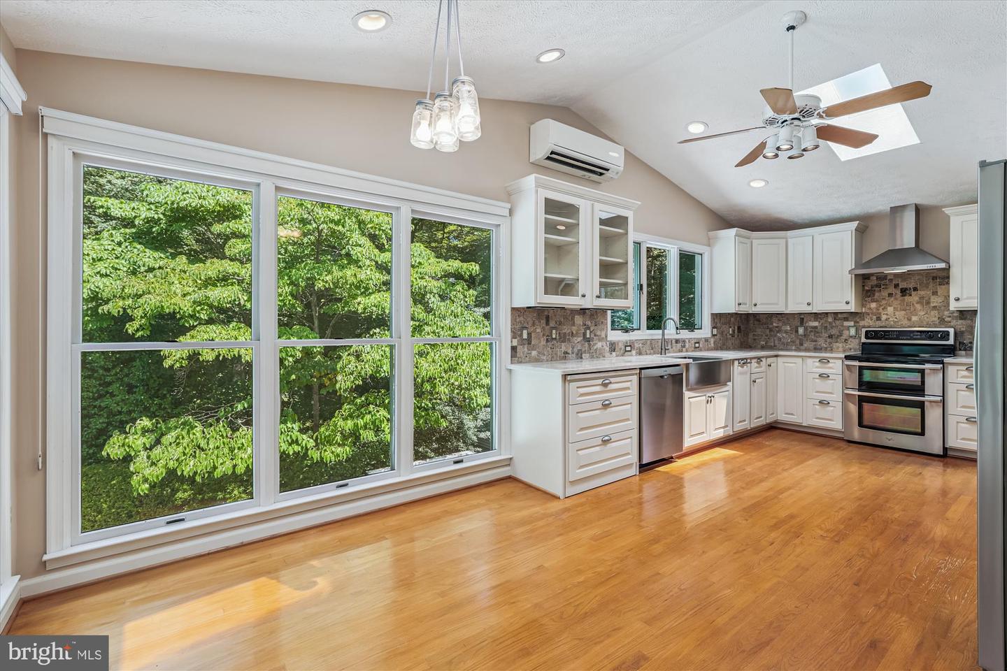 12334 FOLKSTONE DR, HERNDON, Virginia 20171, 5 Bedrooms Bedrooms, 25 Rooms Rooms,4 BathroomsBathrooms,Residential,For sale,12334 FOLKSTONE DR,VAFX2258212 MLS # VAFX2258212
