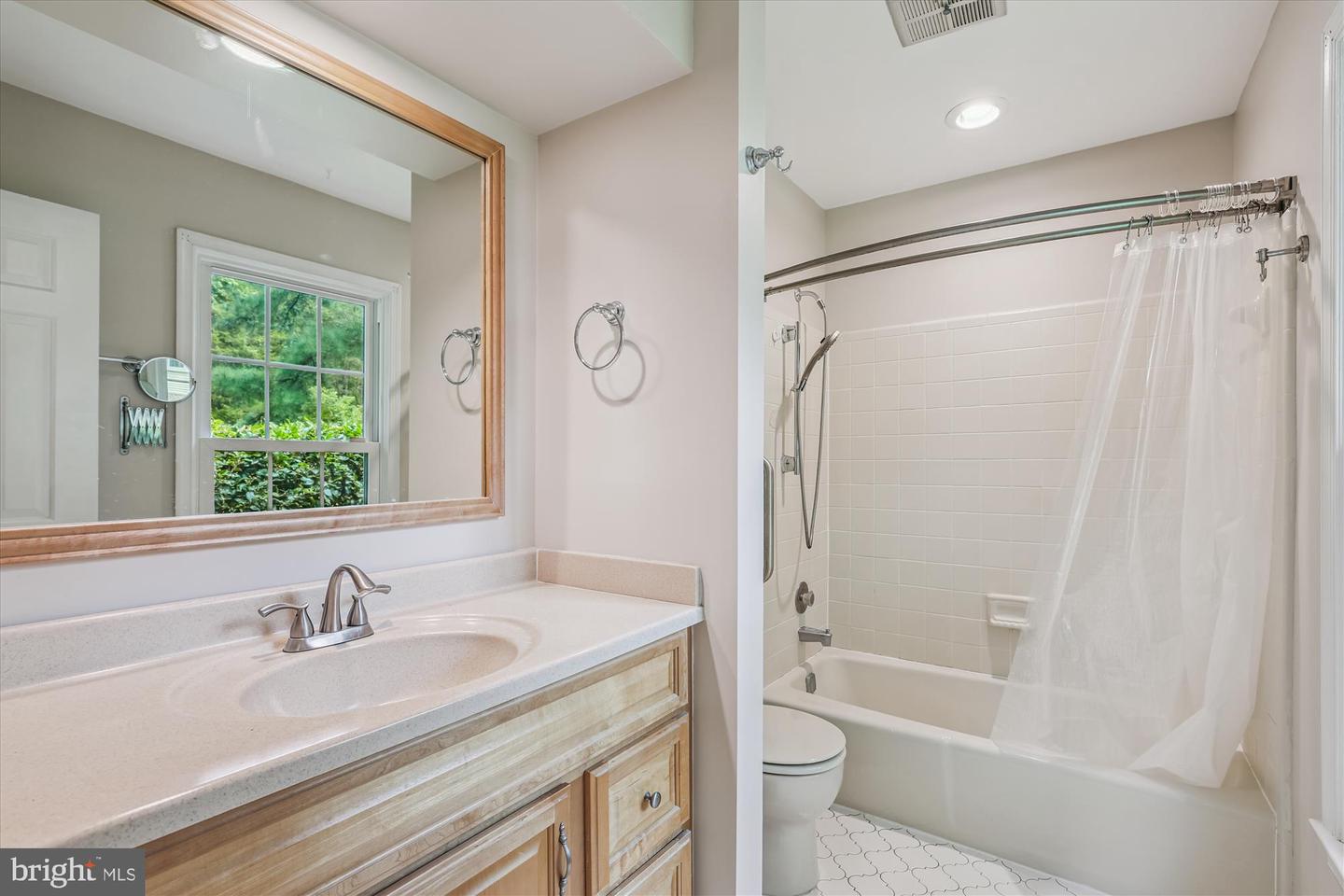 12334 FOLKSTONE DR, HERNDON, Virginia 20171, 5 Bedrooms Bedrooms, 25 Rooms Rooms,4 BathroomsBathrooms,Residential,For sale,12334 FOLKSTONE DR,VAFX2258212 MLS # VAFX2258212