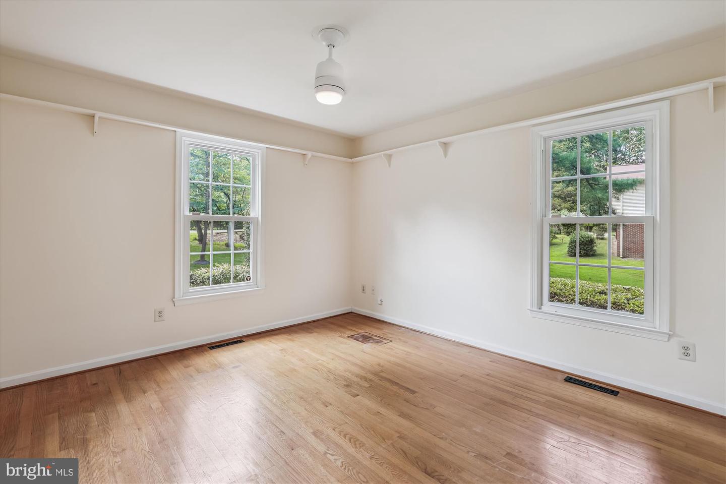 12334 FOLKSTONE DR, HERNDON, Virginia 20171, 5 Bedrooms Bedrooms, 25 Rooms Rooms,4 BathroomsBathrooms,Residential,For sale,12334 FOLKSTONE DR,VAFX2258212 MLS # VAFX2258212