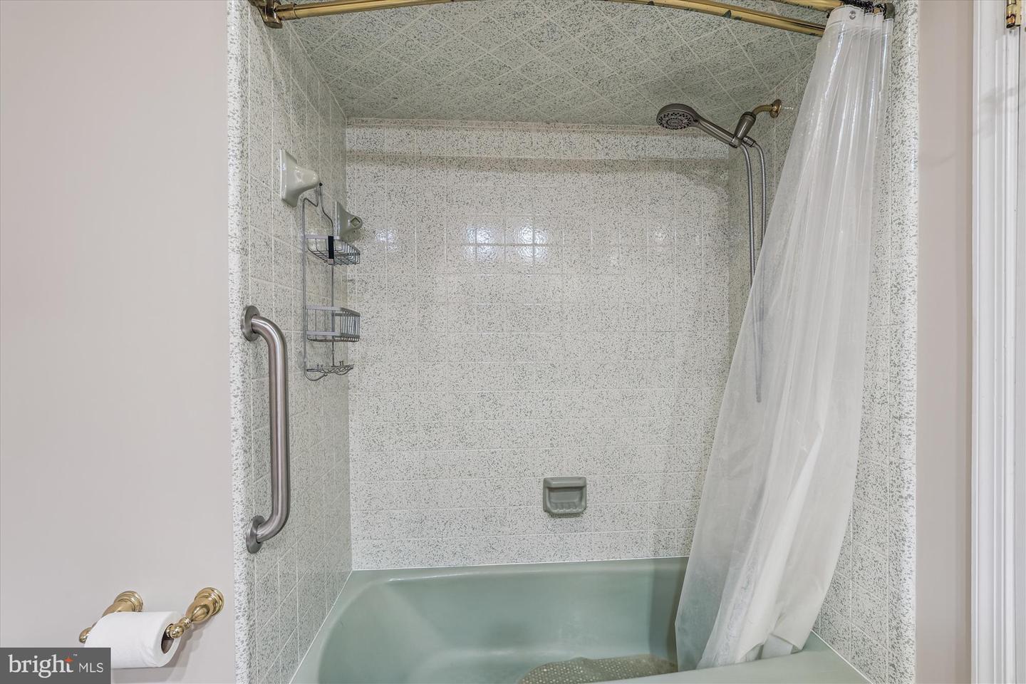 12334 FOLKSTONE DR, HERNDON, Virginia 20171, 5 Bedrooms Bedrooms, 25 Rooms Rooms,4 BathroomsBathrooms,Residential,For sale,12334 FOLKSTONE DR,VAFX2258212 MLS # VAFX2258212