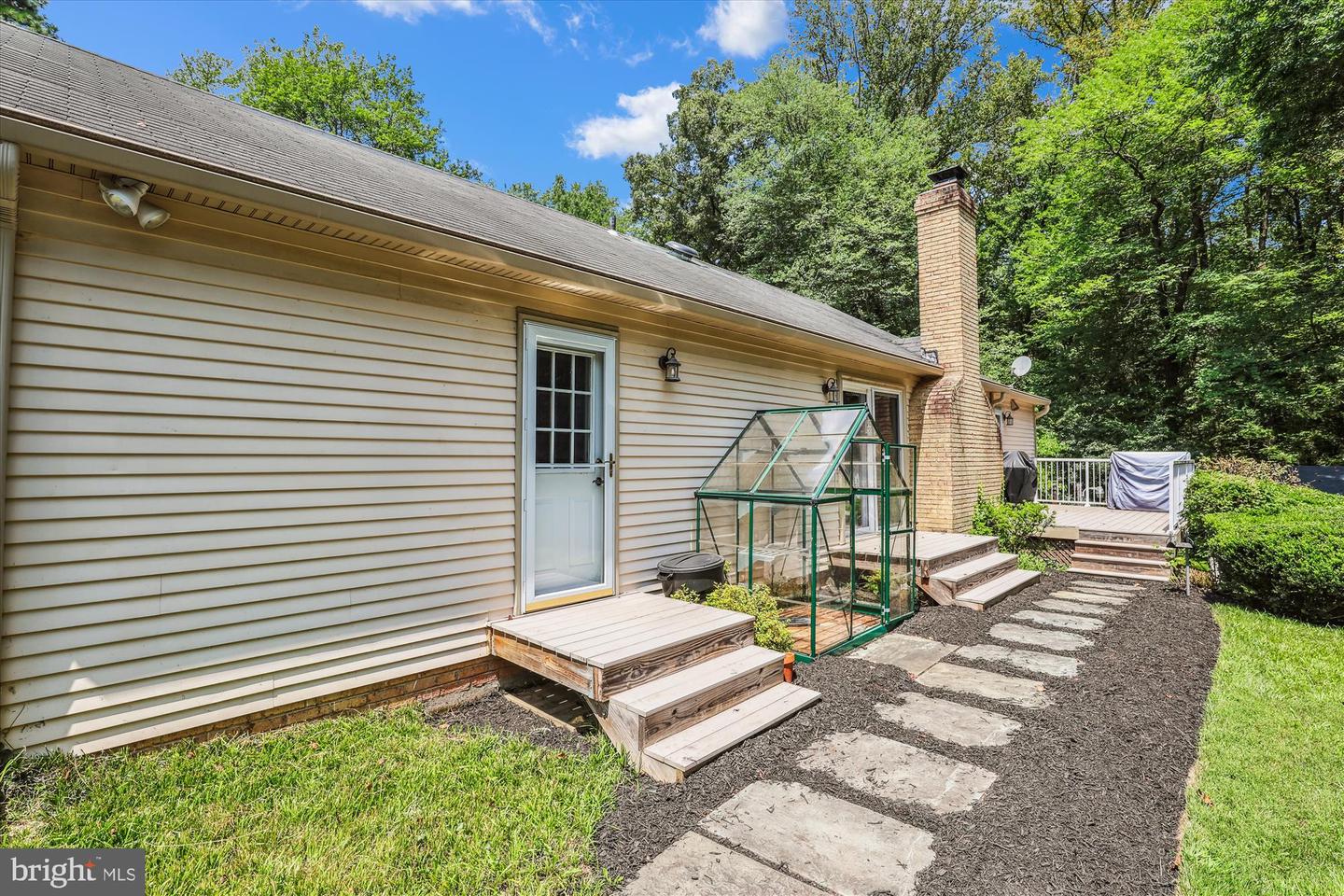 12334 FOLKSTONE DR, HERNDON, Virginia 20171, 5 Bedrooms Bedrooms, 25 Rooms Rooms,4 BathroomsBathrooms,Residential,For sale,12334 FOLKSTONE DR,VAFX2258212 MLS # VAFX2258212