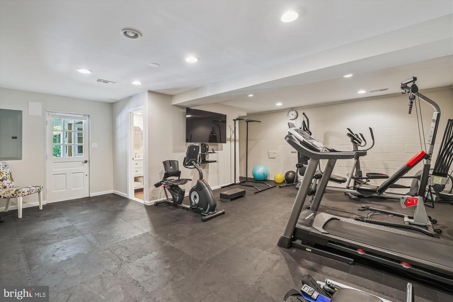 12334 FOLKSTONE DR, HERNDON, Virginia 20171, 5 Bedrooms Bedrooms, 25 Rooms Rooms,4 BathroomsBathrooms,Residential,For sale,12334 FOLKSTONE DR,VAFX2258212 MLS # VAFX2258212