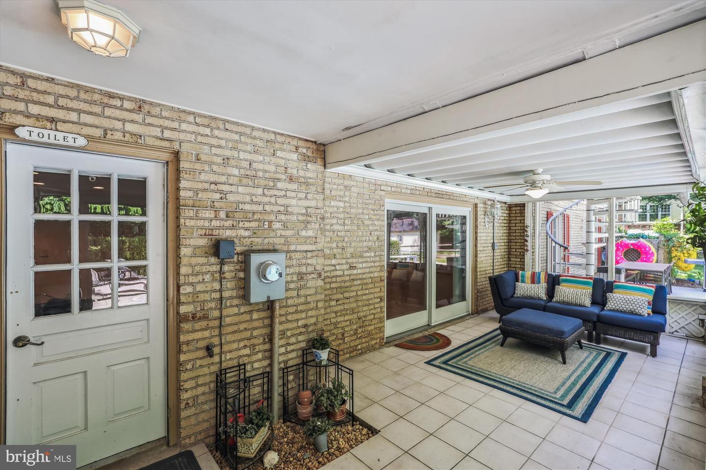 12334 FOLKSTONE DR, HERNDON, Virginia 20171, 5 Bedrooms Bedrooms, 25 Rooms Rooms,4 BathroomsBathrooms,Residential,For sale,12334 FOLKSTONE DR,VAFX2258212 MLS # VAFX2258212