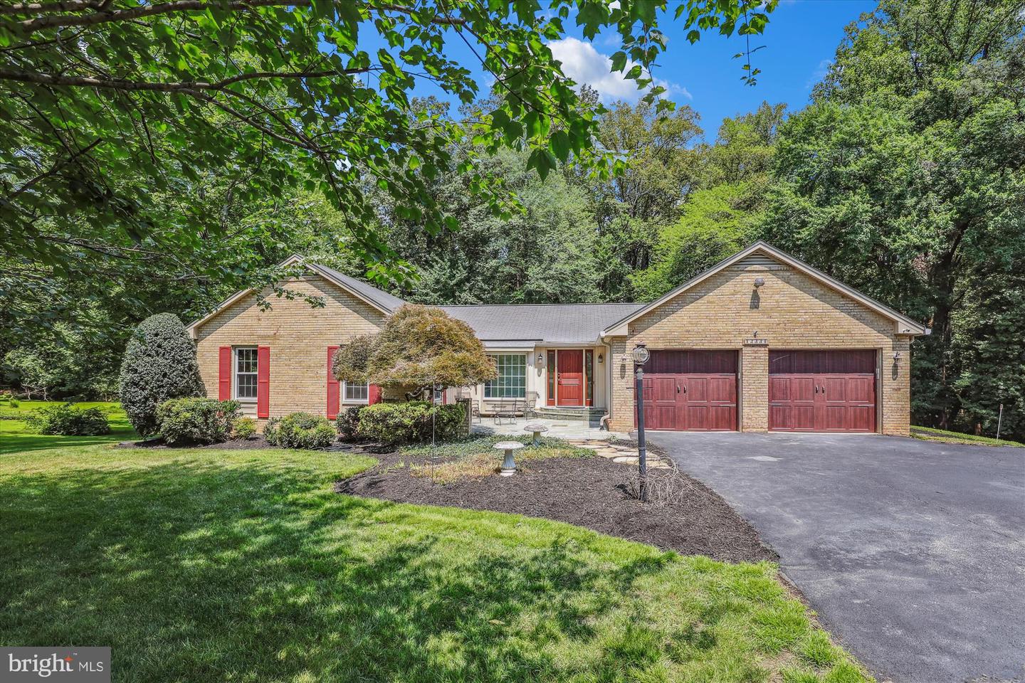 12334 FOLKSTONE DR, HERNDON, Virginia 20171, 5 Bedrooms Bedrooms, 25 Rooms Rooms,4 BathroomsBathrooms,Residential,For sale,12334 FOLKSTONE DR,VAFX2258212 MLS # VAFX2258212