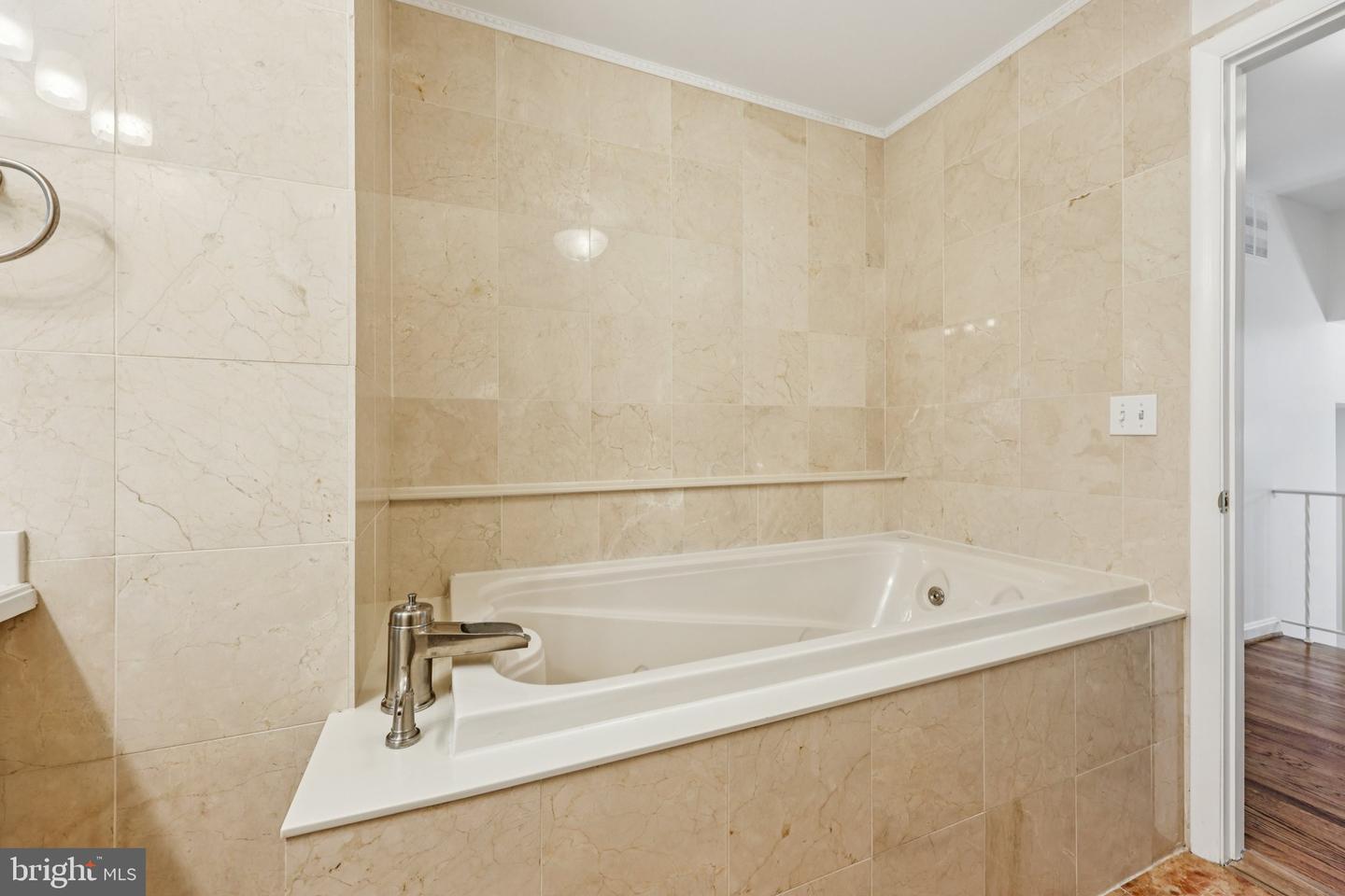 8401 FELTON LN, ALEXANDRIA, Virginia 22308, 4 Bedrooms Bedrooms, 7 Rooms Rooms,3 BathroomsBathrooms,Residential,For sale,8401 FELTON LN,VAFX2259342 MLS # VAFX2259342