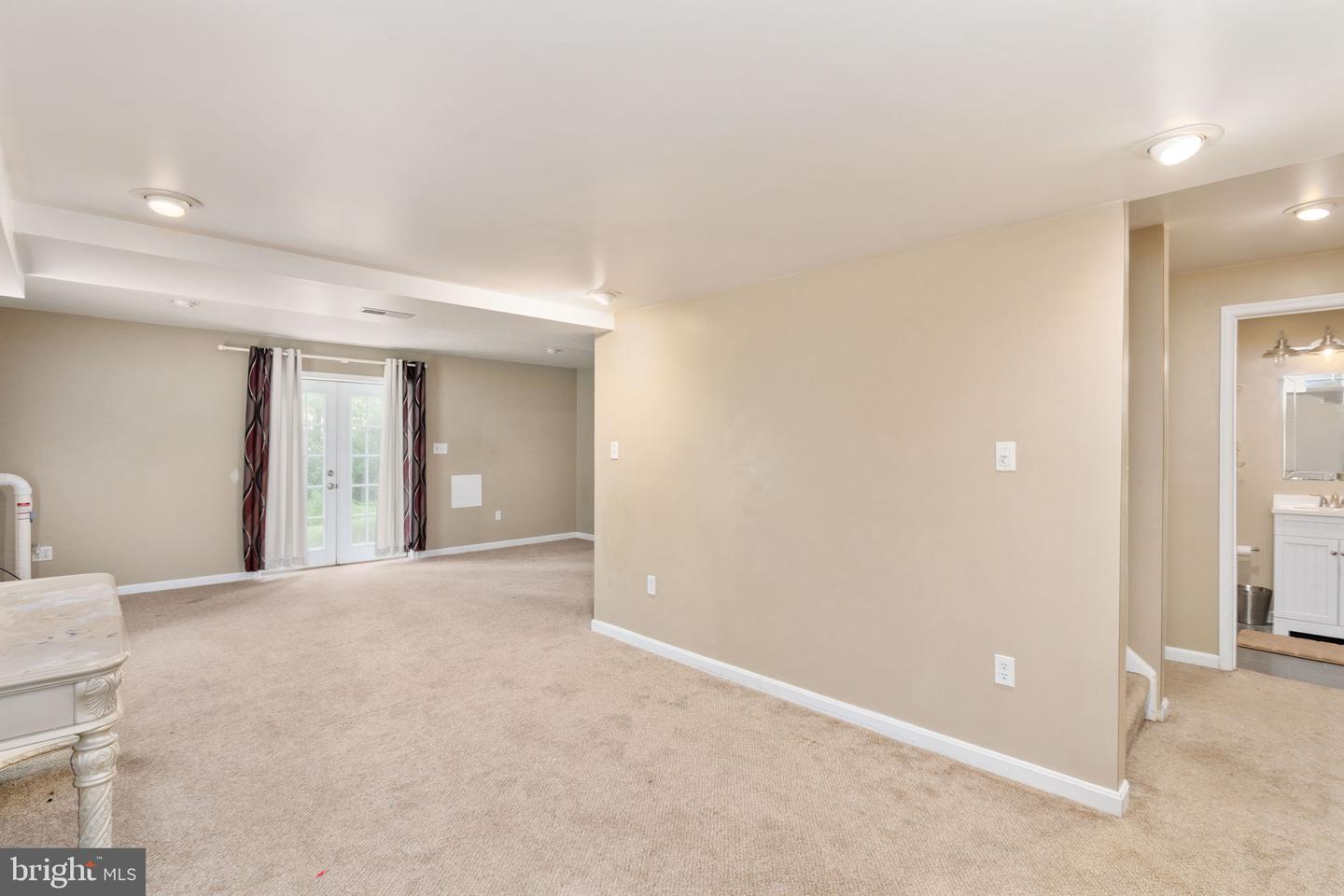 6 AMBER CT, FREDERICKSBURG, Virginia 22406, 5 Bedrooms Bedrooms, ,3 BathroomsBathrooms,Residential,For sale,6 AMBER CT,VAST2041584 MLS # VAST2041584