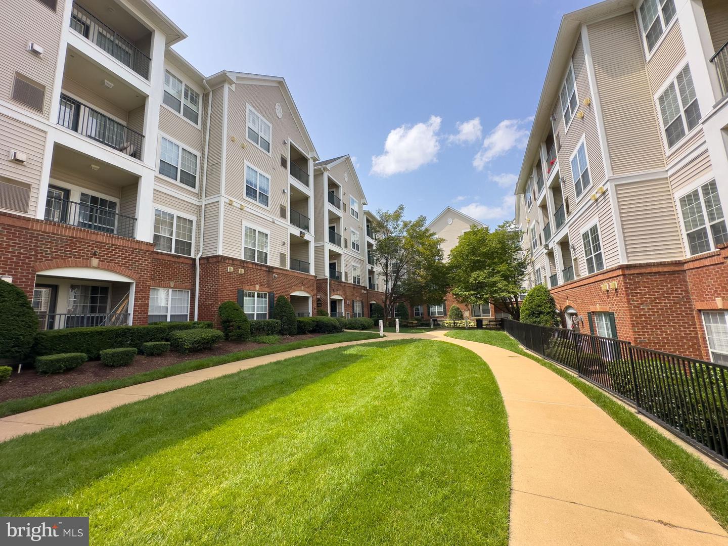 4854 EISENHOWER AVE #248, ALEXANDRIA, Virginia 22304, 2 Bedrooms Bedrooms, ,1 BathroomBathrooms,Residential,For sale,4854 EISENHOWER AVE #248,VAAX2048448 MLS # VAAX2048448
