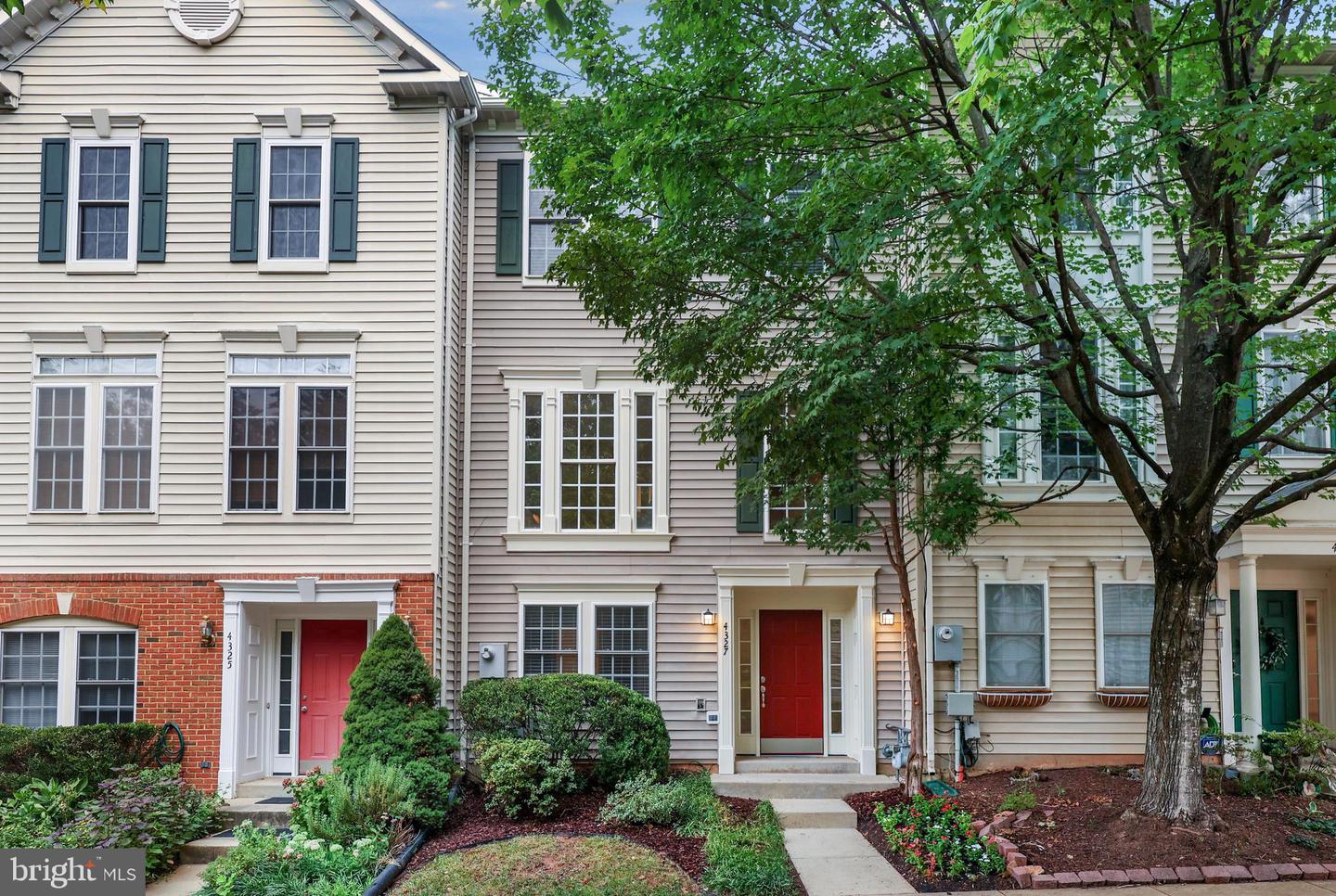 4327 THOMAS BRIGADE LN, FAIRFAX, Virginia 22033, 3 Bedrooms Bedrooms, ,2 BathroomsBathrooms,Residential,For sale,4327 THOMAS BRIGADE LN,VAFX2260164 MLS # VAFX2260164