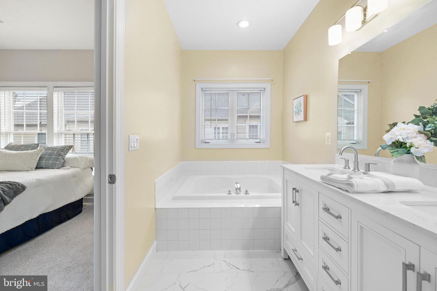 4327 THOMAS BRIGADE LN, FAIRFAX, Virginia 22033, 3 Bedrooms Bedrooms, ,2 BathroomsBathrooms,Residential,For sale,4327 THOMAS BRIGADE LN,VAFX2260164 MLS # VAFX2260164