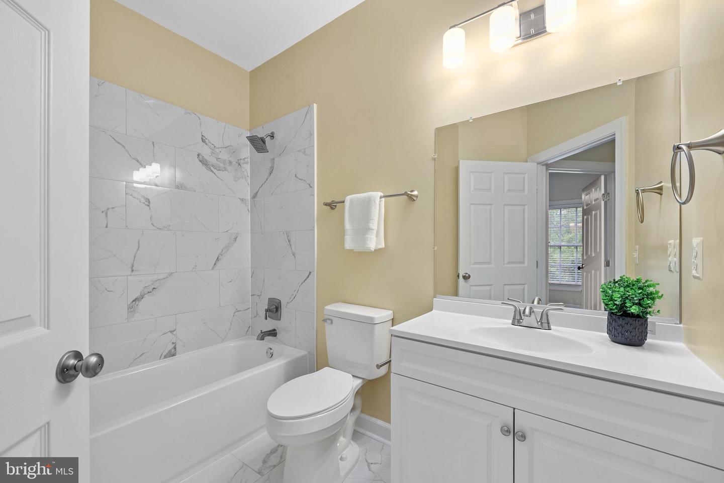 4327 THOMAS BRIGADE LN, FAIRFAX, Virginia 22033, 3 Bedrooms Bedrooms, ,2 BathroomsBathrooms,Residential,For sale,4327 THOMAS BRIGADE LN,VAFX2260164 MLS # VAFX2260164
