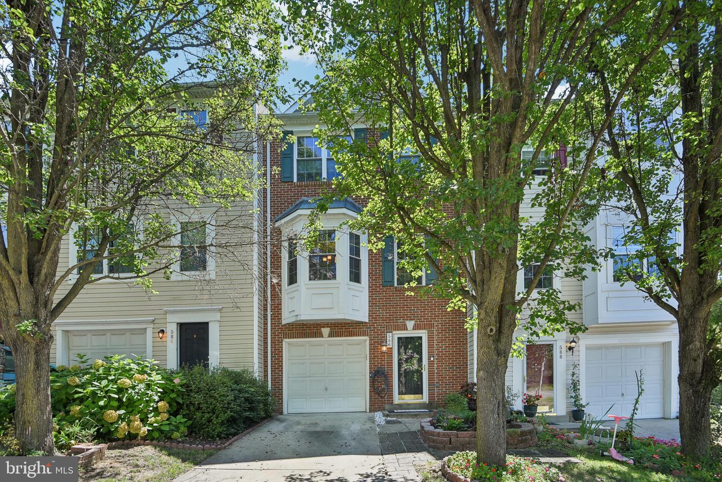 586 LILAC TER NE, LEESBURG, Virginia 20176, 3 Bedrooms Bedrooms, ,2 BathroomsBathrooms,Residential,For sale,586 LILAC TER NE,VALO2104222 MLS # VALO2104222