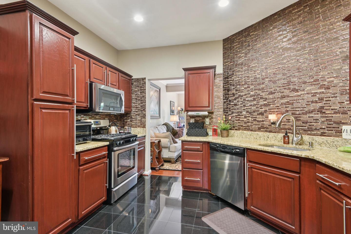 586 LILAC TER NE, LEESBURG, Virginia 20176, 3 Bedrooms Bedrooms, ,2 BathroomsBathrooms,Residential,For sale,586 LILAC TER NE,VALO2104222 MLS # VALO2104222