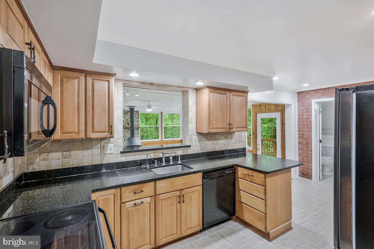 5156 LINETTE LN, ANNANDALE, Virginia 22003, 4 Bedrooms Bedrooms, ,3 BathroomsBathrooms,Residential,For sale,5156 LINETTE LN,VAFX2260638 MLS # VAFX2260638