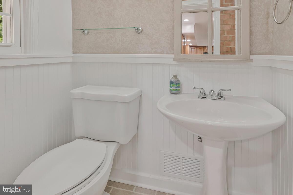 5156 LINETTE LN, ANNANDALE, Virginia 22003, 4 Bedrooms Bedrooms, ,3 BathroomsBathrooms,Residential,For sale,5156 LINETTE LN,VAFX2260638 MLS # VAFX2260638