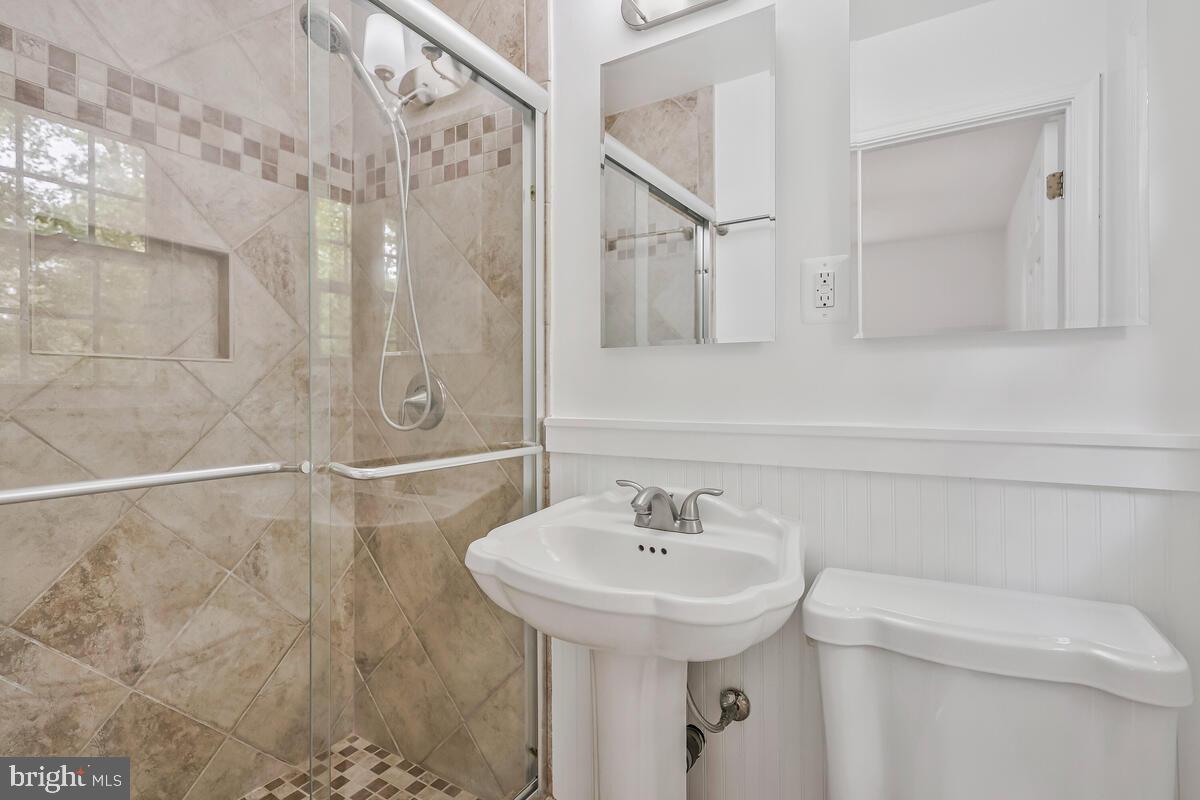 5156 LINETTE LN, ANNANDALE, Virginia 22003, 4 Bedrooms Bedrooms, ,3 BathroomsBathrooms,Residential,For sale,5156 LINETTE LN,VAFX2260638 MLS # VAFX2260638