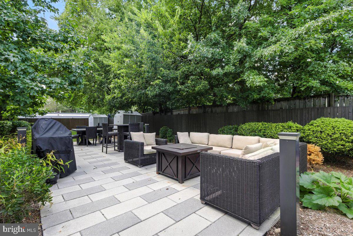 1800 MOUNT VERNON AVE #102, ALEXANDRIA, Virginia 22301, 1 Bedroom Bedrooms, ,1 BathroomBathrooms,Residential,For sale,1800 MOUNT VERNON AVE #102,VAAX2048490 MLS # VAAX2048490