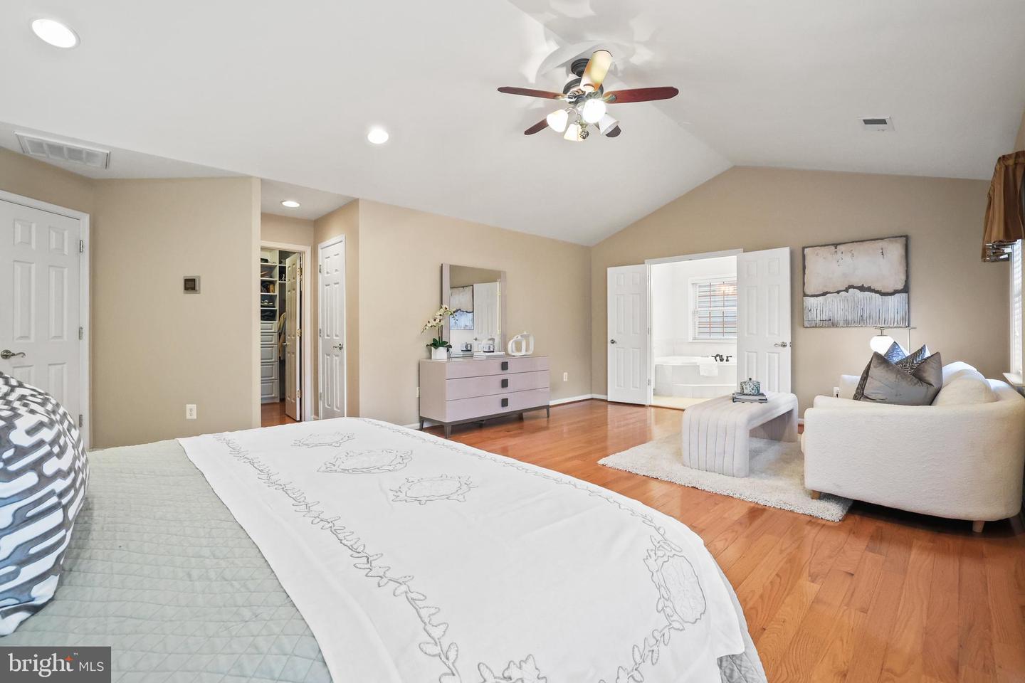 3825 HIGHLAND OAKS DR, FAIRFAX, Virginia 22033, 5 Bedrooms Bedrooms, ,4 BathroomsBathrooms,Residential,For sale,3825 HIGHLAND OAKS DR,VAFX2260710 MLS # VAFX2260710