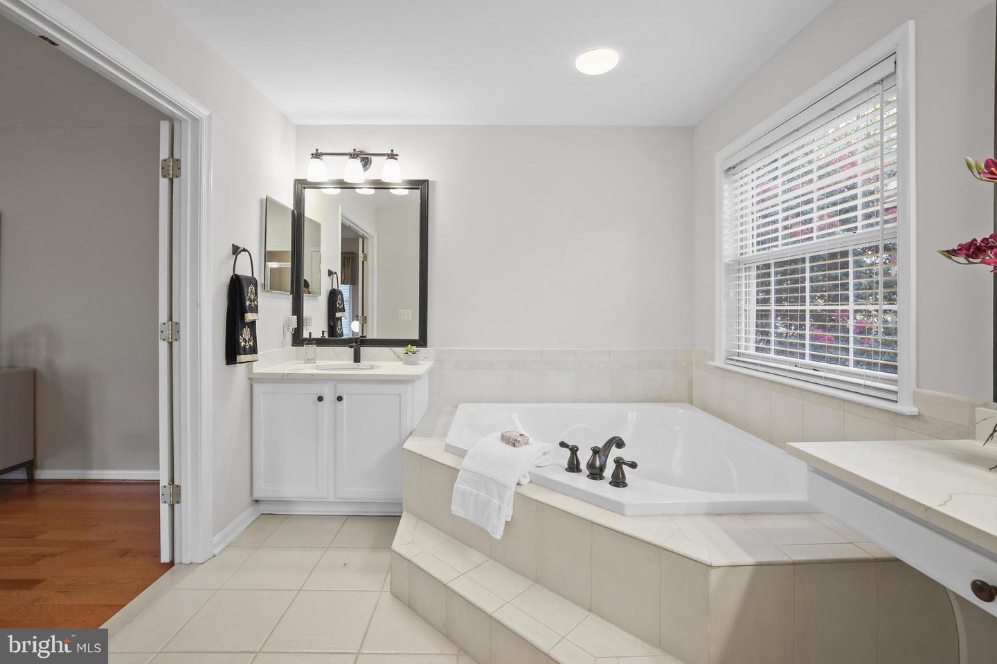3825 HIGHLAND OAKS DR, FAIRFAX, Virginia 22033, 5 Bedrooms Bedrooms, ,4 BathroomsBathrooms,Residential,For sale,3825 HIGHLAND OAKS DR,VAFX2260710 MLS # VAFX2260710