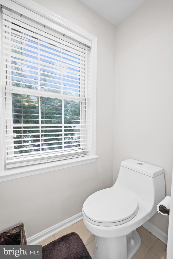 3825 HIGHLAND OAKS DR, FAIRFAX, Virginia 22033, 5 Bedrooms Bedrooms, ,4 BathroomsBathrooms,Residential,For sale,3825 HIGHLAND OAKS DR,VAFX2260710 MLS # VAFX2260710