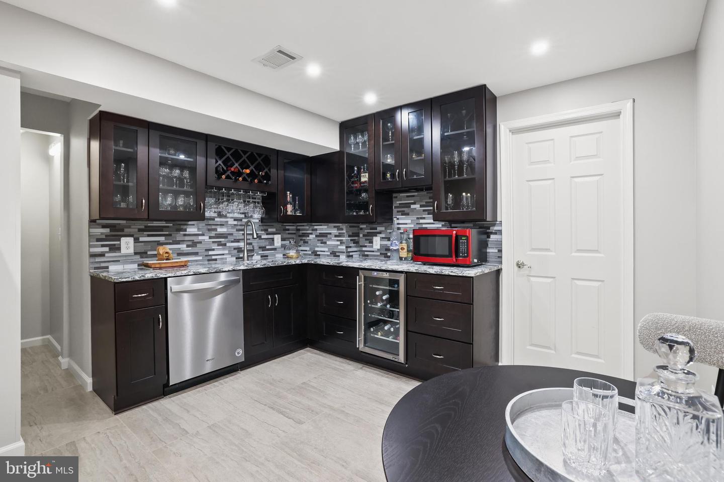 3825 HIGHLAND OAKS DR, FAIRFAX, Virginia 22033, 5 Bedrooms Bedrooms, ,4 BathroomsBathrooms,Residential,For sale,3825 HIGHLAND OAKS DR,VAFX2260710 MLS # VAFX2260710