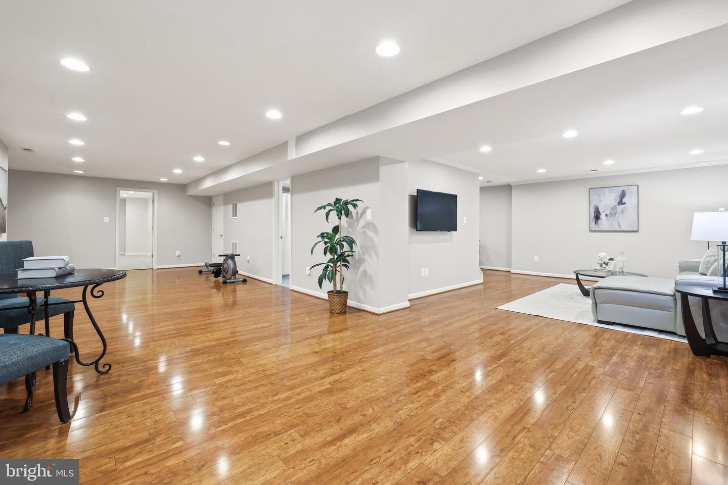 3825 HIGHLAND OAKS DR, FAIRFAX, Virginia 22033, 5 Bedrooms Bedrooms, ,4 BathroomsBathrooms,Residential,For sale,3825 HIGHLAND OAKS DR,VAFX2260710 MLS # VAFX2260710