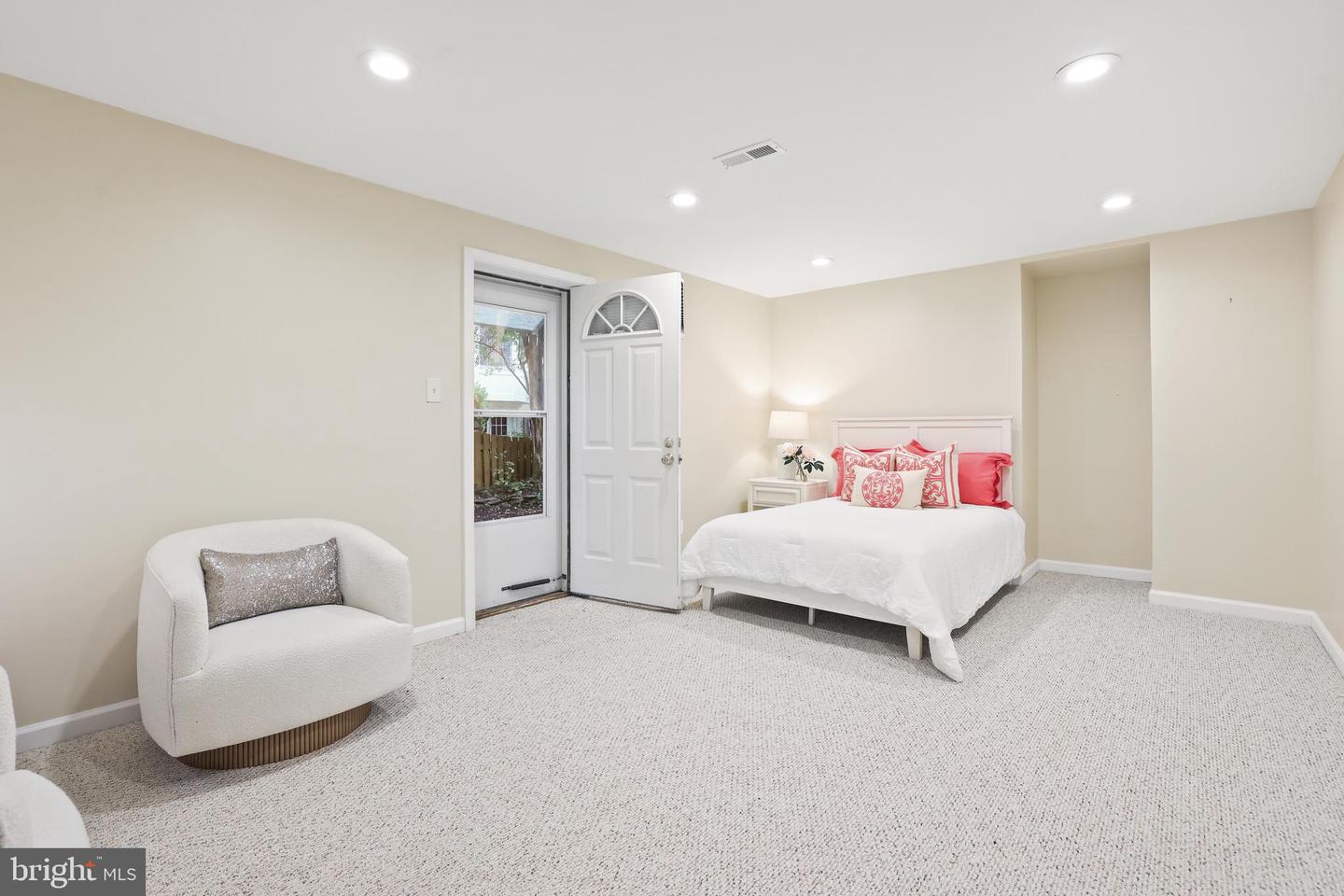 3825 HIGHLAND OAKS DR, FAIRFAX, Virginia 22033, 5 Bedrooms Bedrooms, ,4 BathroomsBathrooms,Residential,For sale,3825 HIGHLAND OAKS DR,VAFX2260710 MLS # VAFX2260710