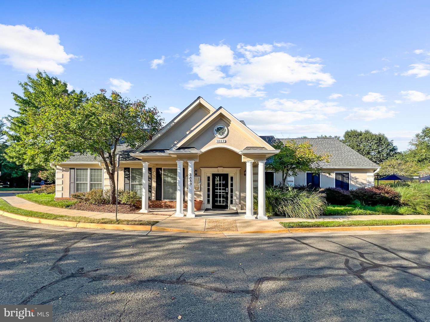 3825 HIGHLAND OAKS DR, FAIRFAX, Virginia 22033, 5 Bedrooms Bedrooms, ,4 BathroomsBathrooms,Residential,For sale,3825 HIGHLAND OAKS DR,VAFX2260710 MLS # VAFX2260710