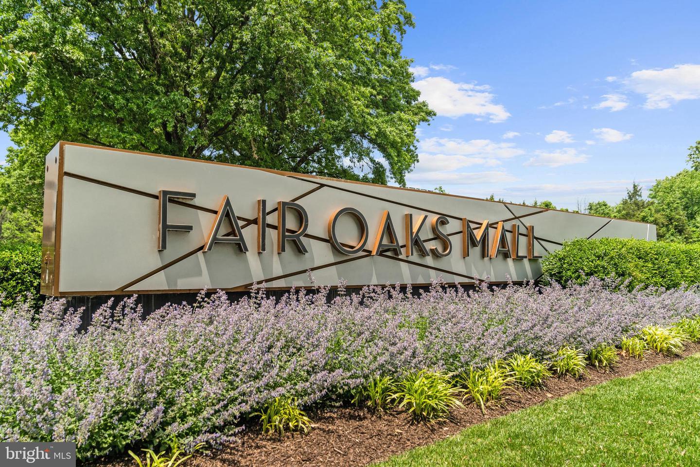 3825 HIGHLAND OAKS DR, FAIRFAX, Virginia 22033, 5 Bedrooms Bedrooms, ,4 BathroomsBathrooms,Residential,For sale,3825 HIGHLAND OAKS DR,VAFX2260710 MLS # VAFX2260710