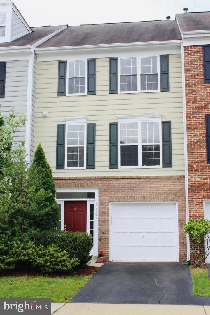 43005 BEACHALL ST, CHANTILLY, Virginia 20152, 3 Bedrooms Bedrooms, ,2 BathroomsBathrooms,Residential,For sale,43005 BEACHALL ST,VALO2104438 MLS # VALO2104438
