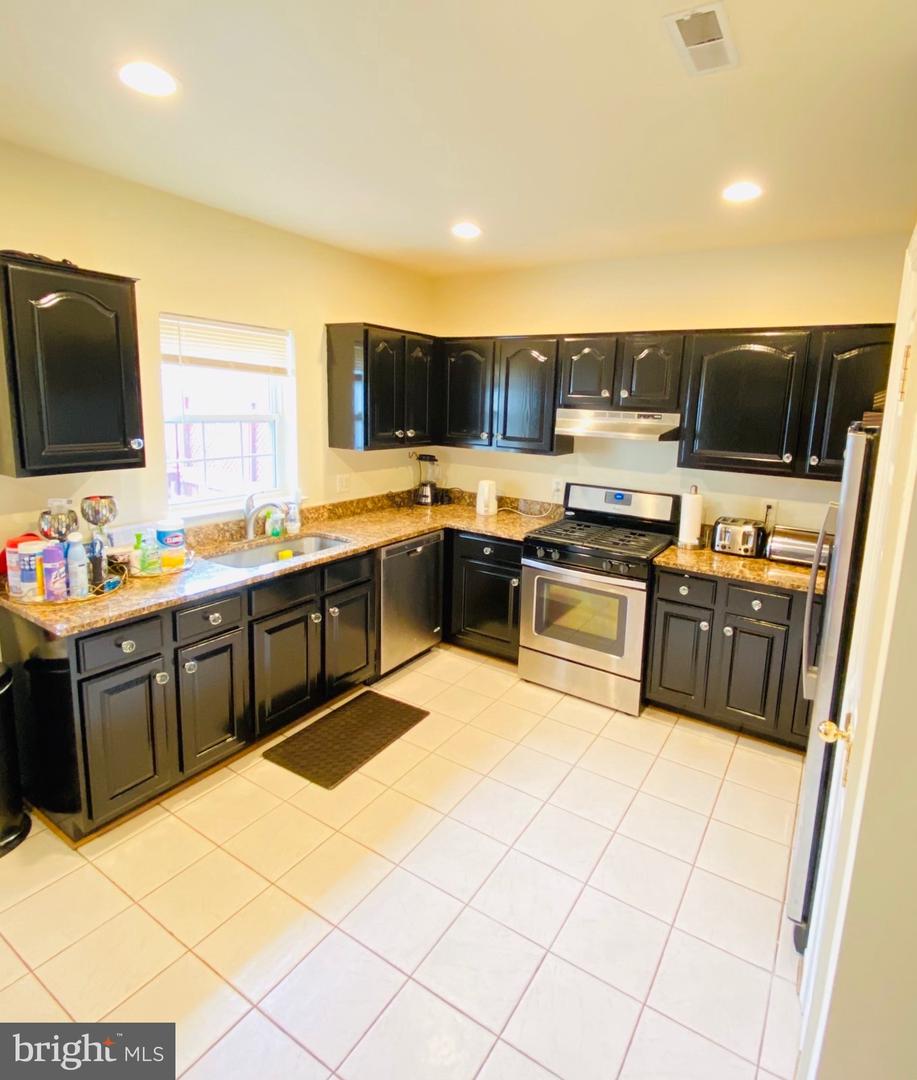 43005 BEACHALL ST, CHANTILLY, Virginia 20152, 3 Bedrooms Bedrooms, ,2 BathroomsBathrooms,Residential,For sale,43005 BEACHALL ST,VALO2104438 MLS # VALO2104438