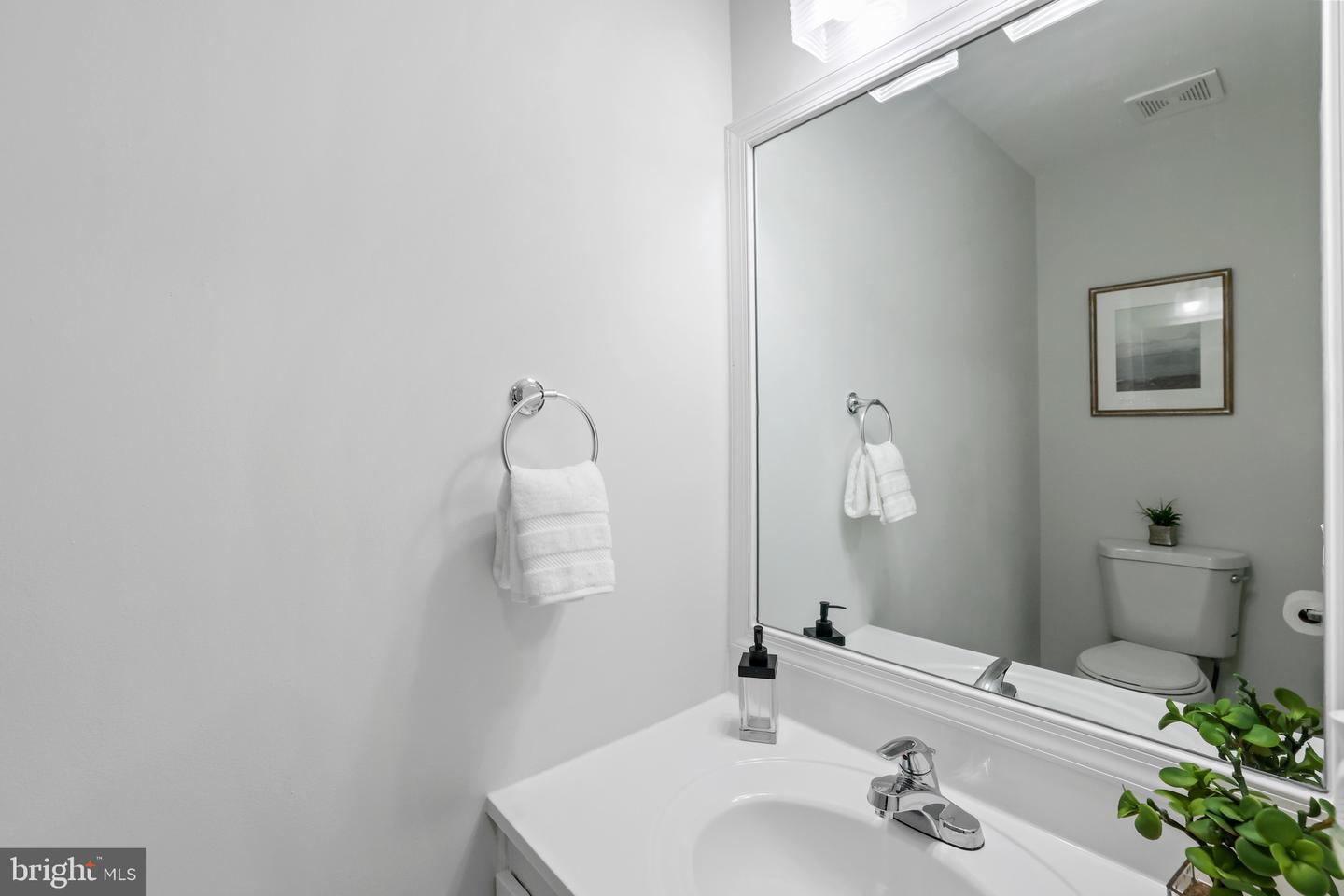 6758 ROCKLEDGE PL, CENTREVILLE, Virginia 20121, 3 Bedrooms Bedrooms, ,3 BathroomsBathrooms,Residential,For sale,6758 ROCKLEDGE PL,VAFX2261200 MLS # VAFX2261200