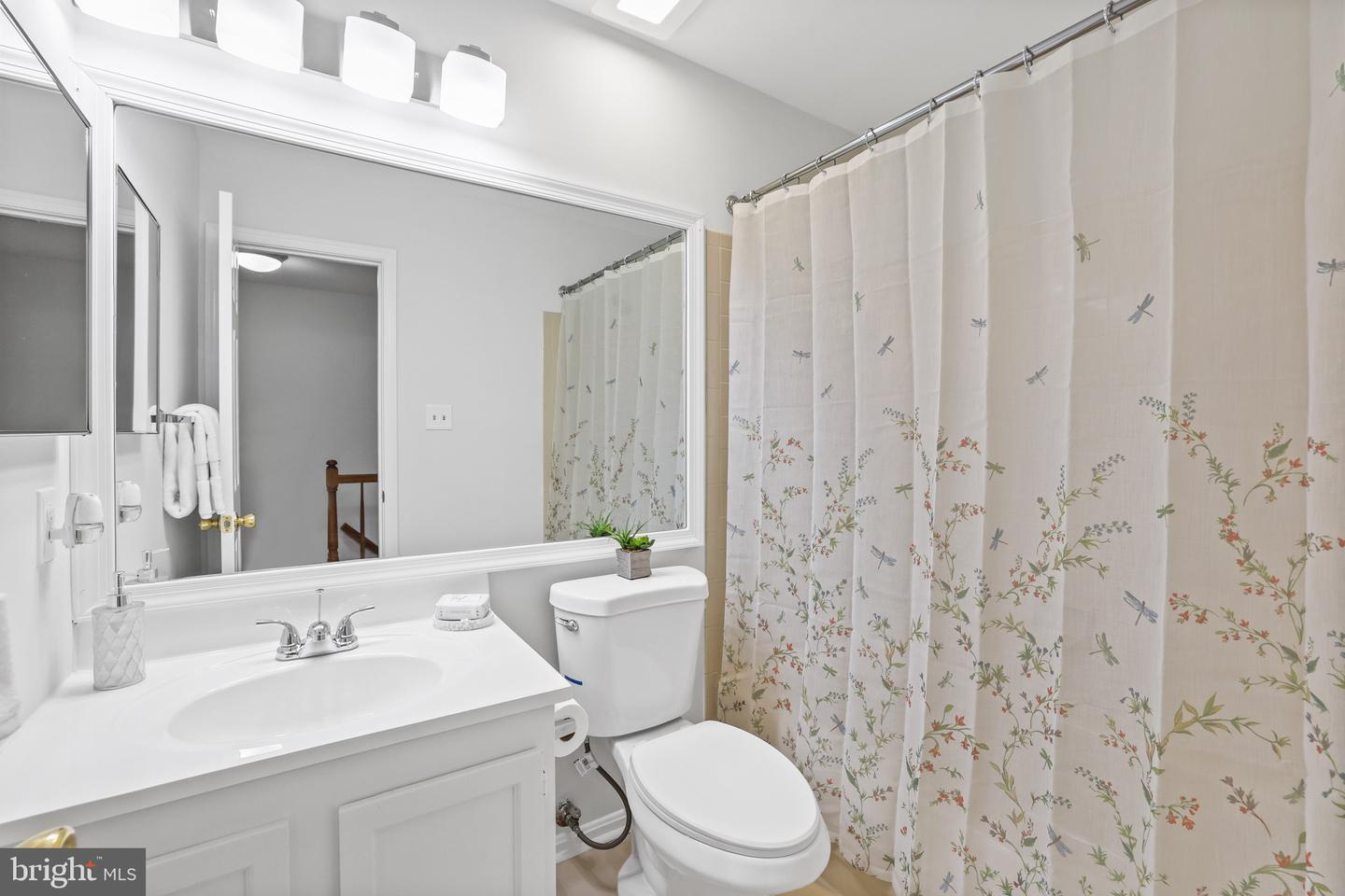 6758 ROCKLEDGE PL, CENTREVILLE, Virginia 20121, 3 Bedrooms Bedrooms, ,3 BathroomsBathrooms,Residential,For sale,6758 ROCKLEDGE PL,VAFX2261200 MLS # VAFX2261200