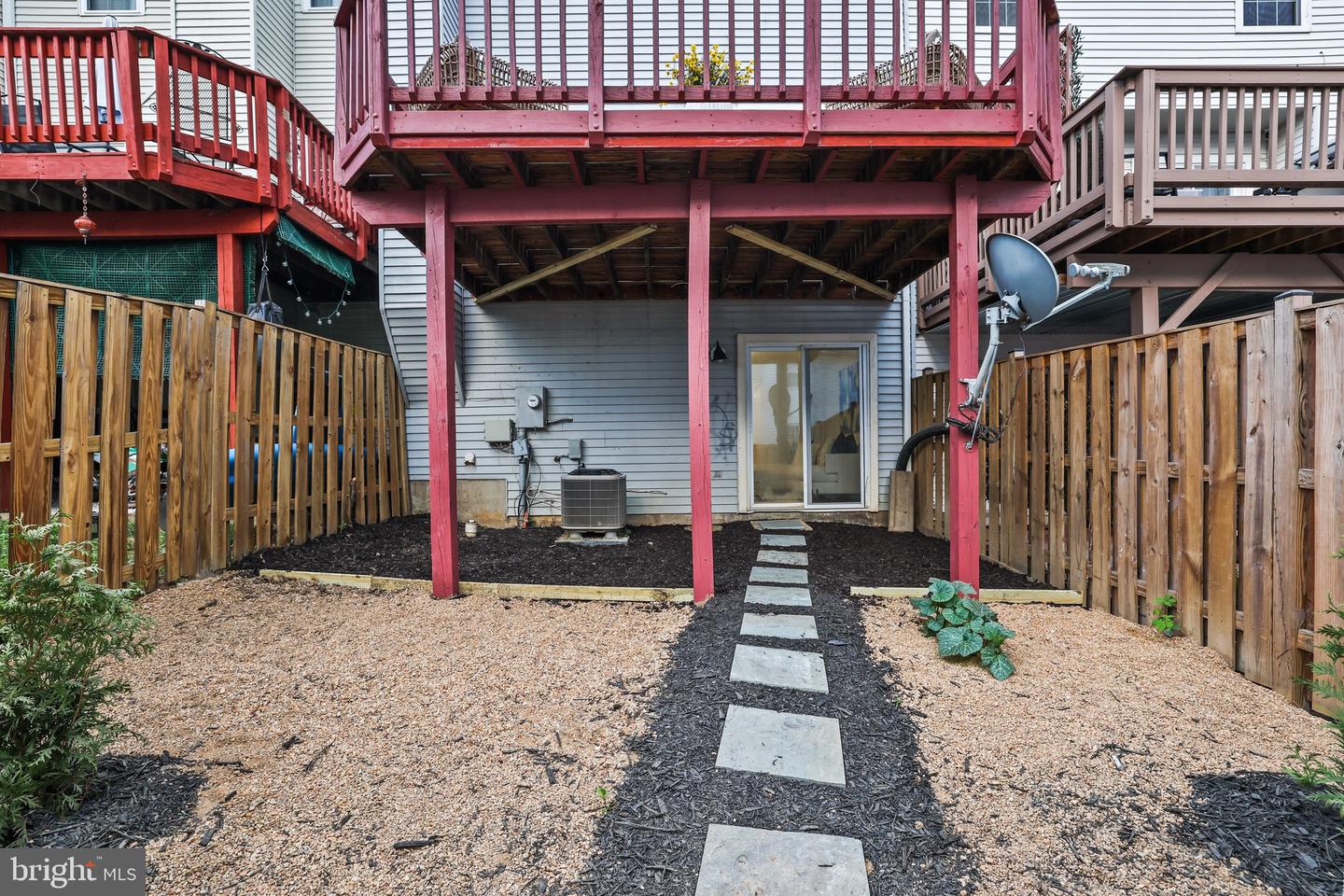 6758 ROCKLEDGE PL, CENTREVILLE, Virginia 20121, 3 Bedrooms Bedrooms, ,3 BathroomsBathrooms,Residential,For sale,6758 ROCKLEDGE PL,VAFX2261200 MLS # VAFX2261200
