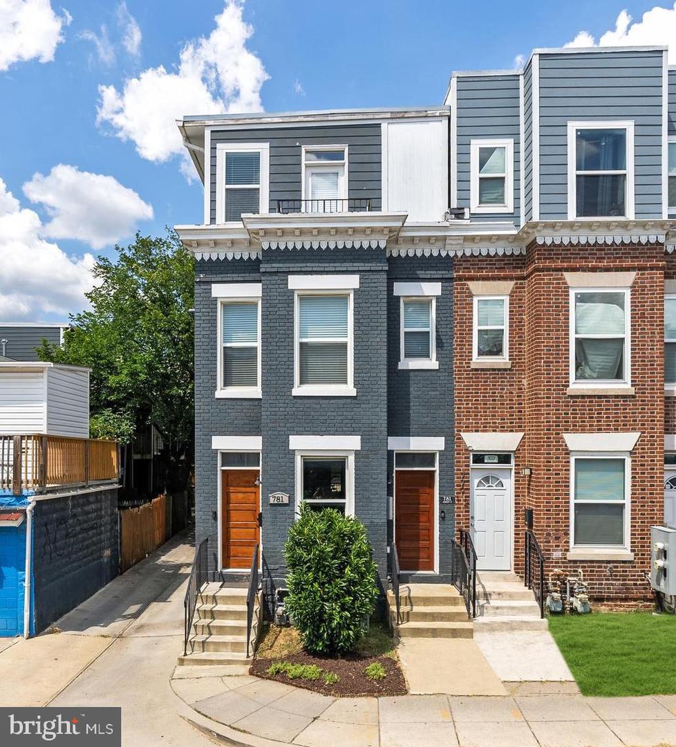 781 COLUMBIA RD NW #1, WASHINGTON, District Of Columbia 20001, 2 Bedrooms Bedrooms, ,2 BathroomsBathrooms,Residential,For sale,781 COLUMBIA RD NW #1,DCDC2214720 MLS # DCDC2214720