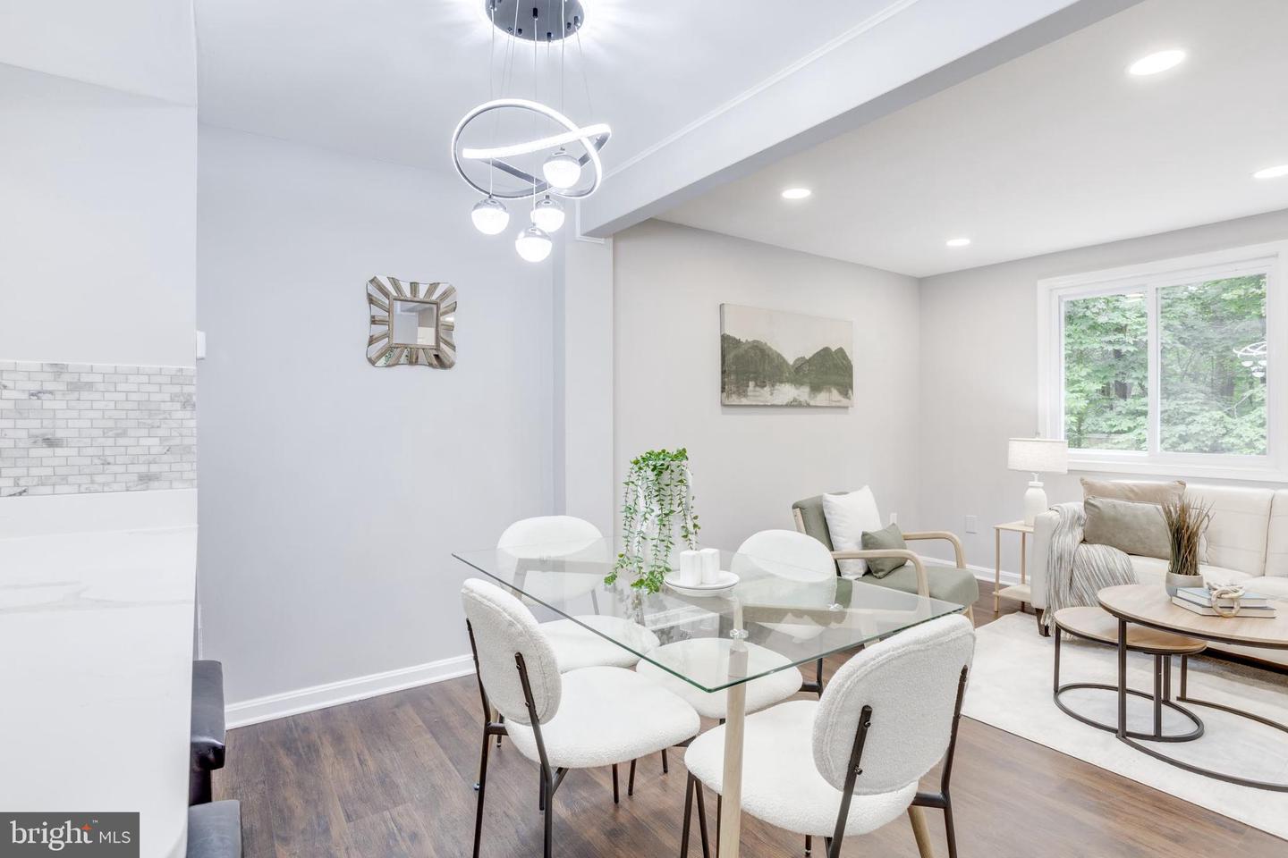 8424 SUGAR CREEK LN, SPRINGFIELD, Virginia 22153, 2 Bedrooms Bedrooms, ,2 BathroomsBathrooms,Residential,For sale,8424 SUGAR CREEK LN,VAFX2261064 MLS # VAFX2261064