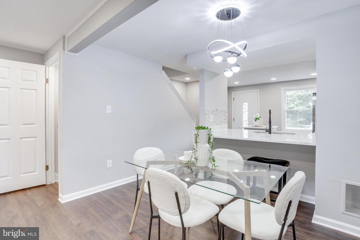 8424 SUGAR CREEK LN, SPRINGFIELD, Virginia 22153, 2 Bedrooms Bedrooms, ,2 BathroomsBathrooms,Residential,For sale,8424 SUGAR CREEK LN,VAFX2261064 MLS # VAFX2261064