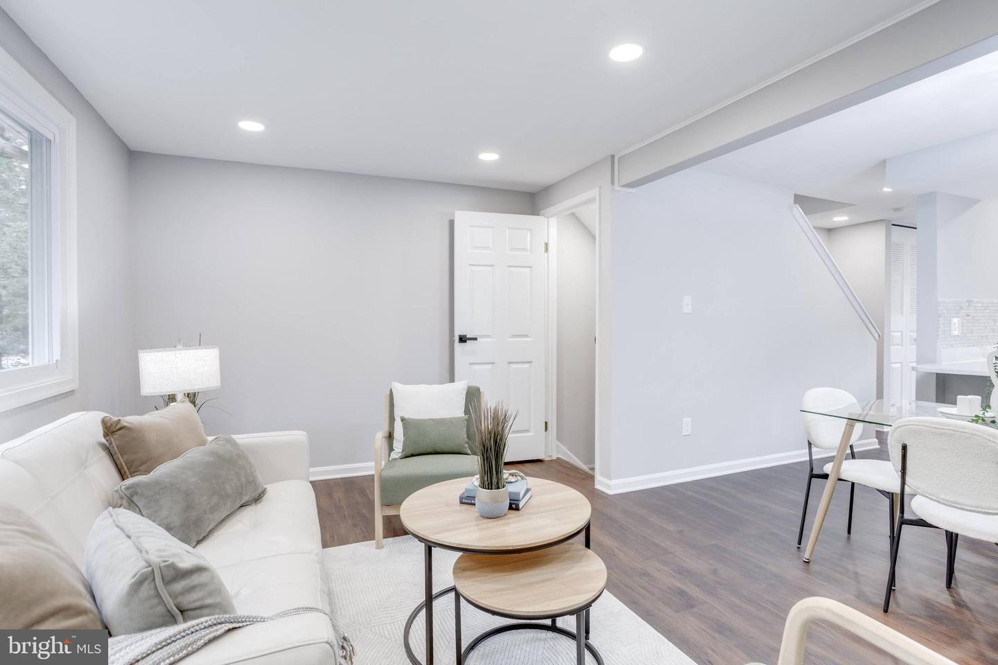 8424 SUGAR CREEK LN, SPRINGFIELD, Virginia 22153, 2 Bedrooms Bedrooms, ,2 BathroomsBathrooms,Residential,For sale,8424 SUGAR CREEK LN,VAFX2261064 MLS # VAFX2261064