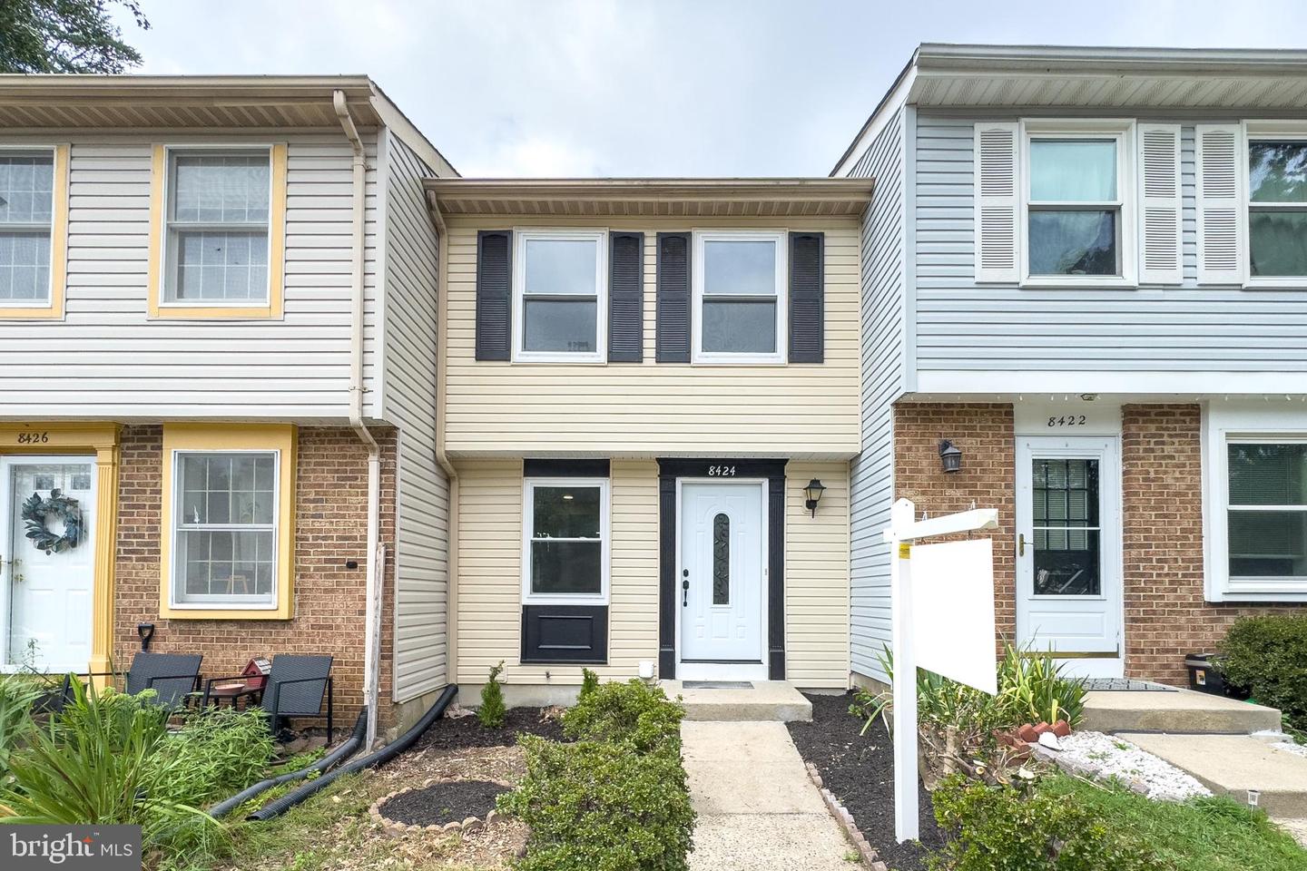 8424 SUGAR CREEK LN, SPRINGFIELD, Virginia 22153, 2 Bedrooms Bedrooms, ,2 BathroomsBathrooms,Residential,For sale,8424 SUGAR CREEK LN,VAFX2261064 MLS # VAFX2261064