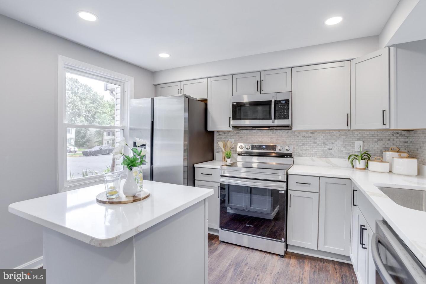 8424 SUGAR CREEK LN, SPRINGFIELD, Virginia 22153, 2 Bedrooms Bedrooms, ,2 BathroomsBathrooms,Residential,For sale,8424 SUGAR CREEK LN,VAFX2261064 MLS # VAFX2261064