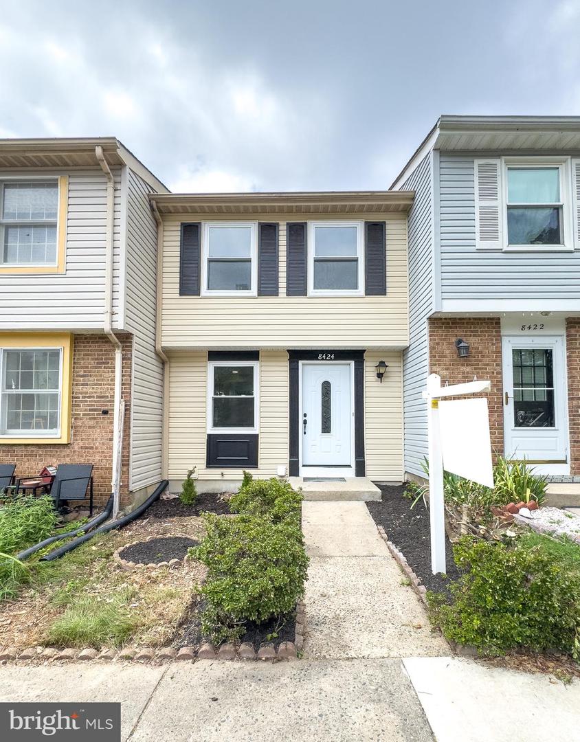 8424 SUGAR CREEK LN, SPRINGFIELD, Virginia 22153, 2 Bedrooms Bedrooms, ,2 BathroomsBathrooms,Residential,For sale,8424 SUGAR CREEK LN,VAFX2261064 MLS # VAFX2261064