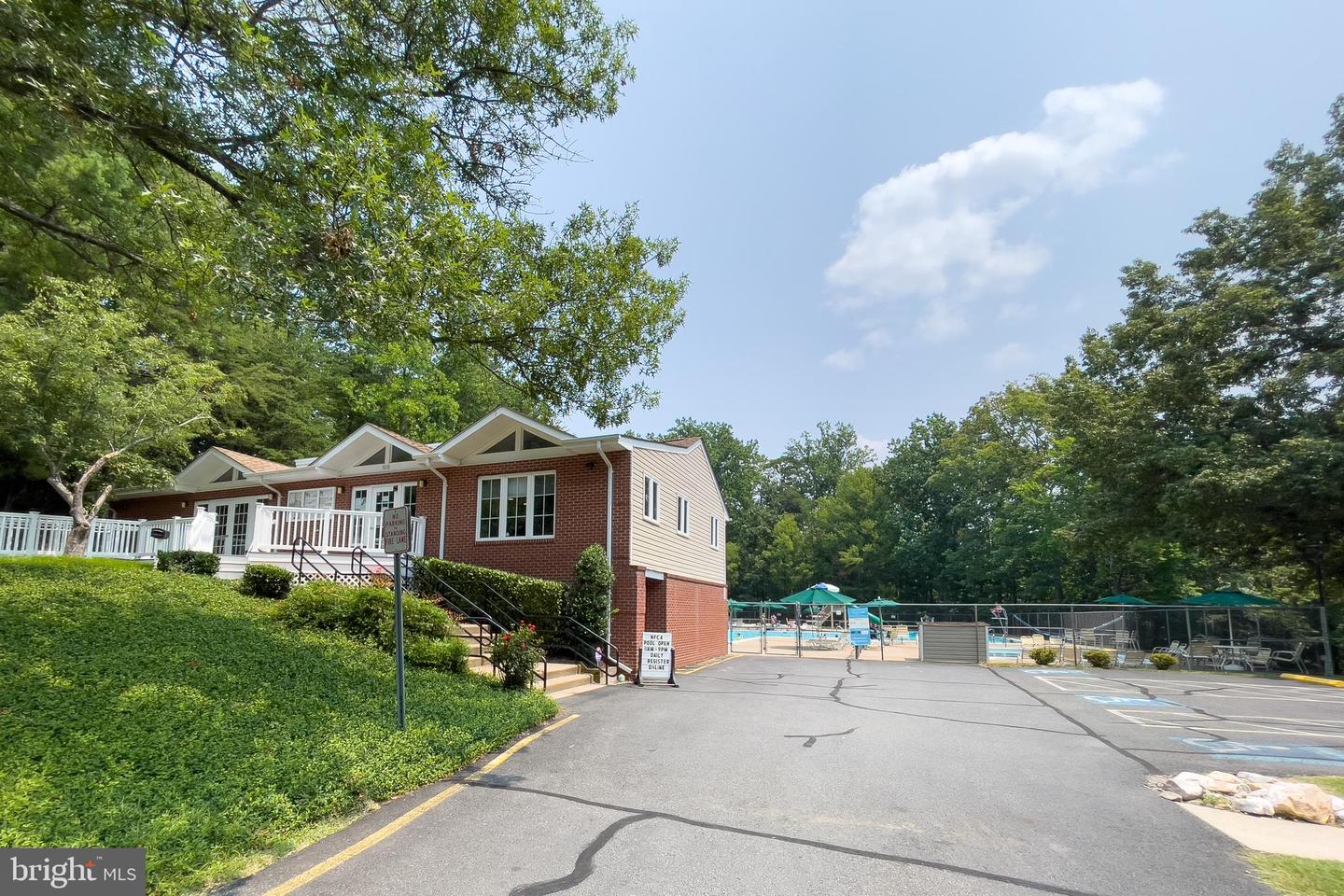 8424 SUGAR CREEK LN, SPRINGFIELD, Virginia 22153, 2 Bedrooms Bedrooms, ,2 BathroomsBathrooms,Residential,For sale,8424 SUGAR CREEK LN,VAFX2261064 MLS # VAFX2261064