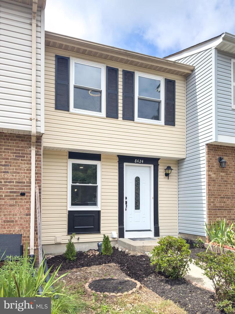 8424 SUGAR CREEK LN, SPRINGFIELD, Virginia 22153, 2 Bedrooms Bedrooms, ,2 BathroomsBathrooms,Residential,For sale,8424 SUGAR CREEK LN,VAFX2261064 MLS # VAFX2261064