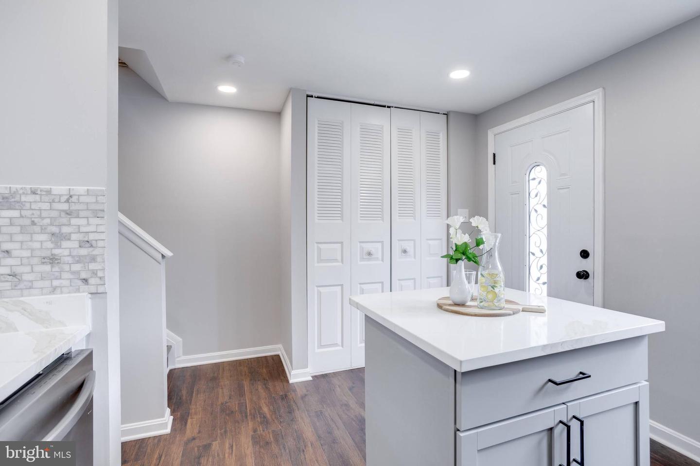 8424 SUGAR CREEK LN, SPRINGFIELD, Virginia 22153, 2 Bedrooms Bedrooms, ,2 BathroomsBathrooms,Residential,For sale,8424 SUGAR CREEK LN,VAFX2261064 MLS # VAFX2261064