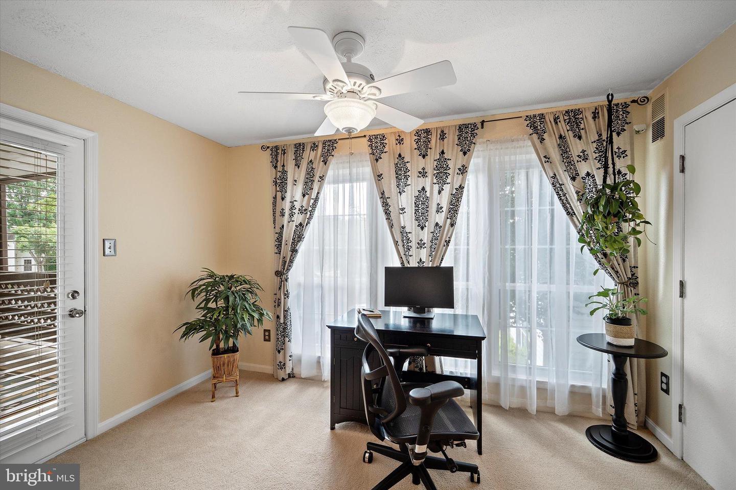 10192 OAKTON TERRACE RD, OAKTON, Virginia 22124, 1 Bedroom Bedrooms, 6 Rooms Rooms,1 BathroomBathrooms,Residential,For sale,10192 OAKTON TERRACE RD,VAFX2261270 MLS # VAFX2261270