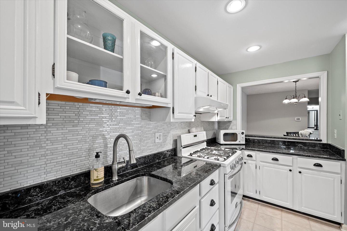 10192 OAKTON TERRACE RD, OAKTON, Virginia 22124, 1 Bedroom Bedrooms, 6 Rooms Rooms,1 BathroomBathrooms,Residential,For sale,10192 OAKTON TERRACE RD,VAFX2261270 MLS # VAFX2261270