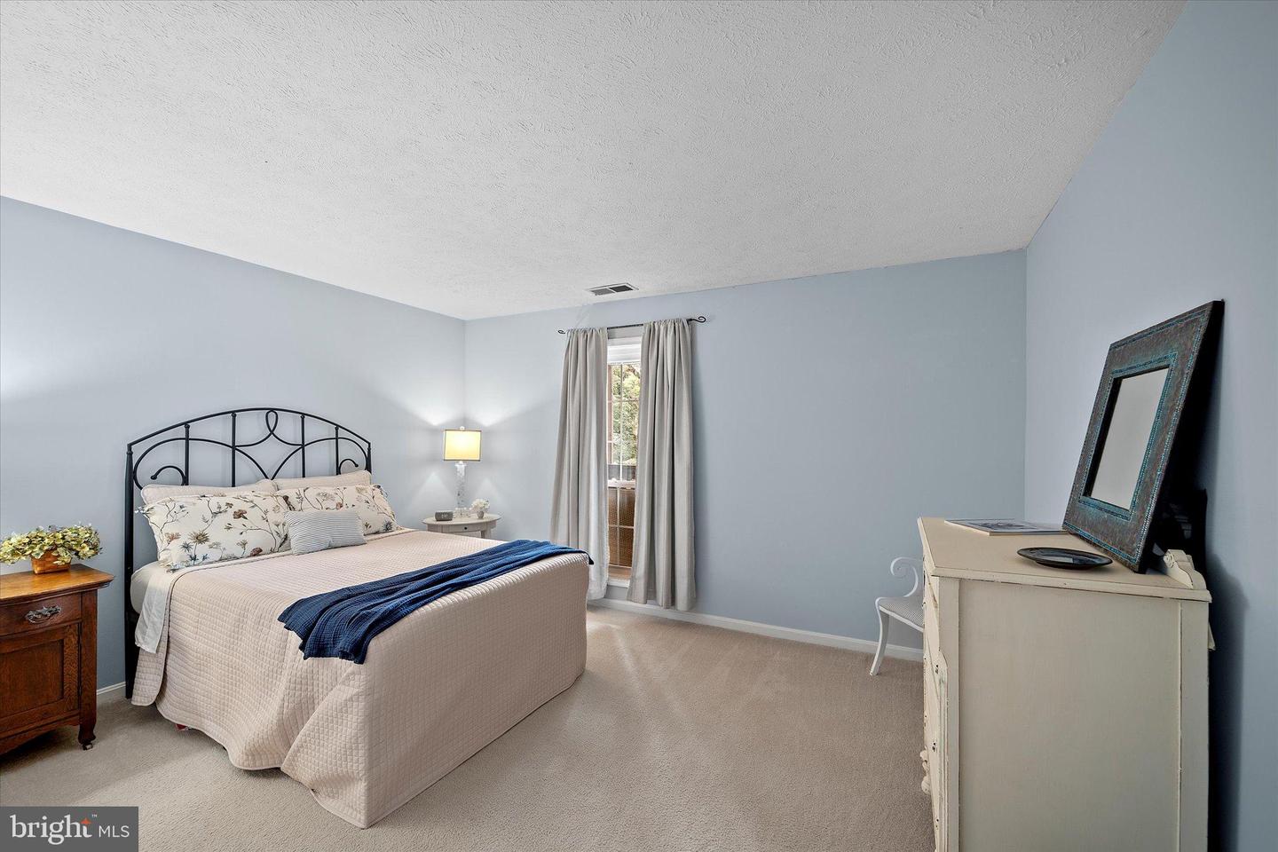 10192 OAKTON TERRACE RD, OAKTON, Virginia 22124, 1 Bedroom Bedrooms, 6 Rooms Rooms,1 BathroomBathrooms,Residential,For sale,10192 OAKTON TERRACE RD,VAFX2261270 MLS # VAFX2261270