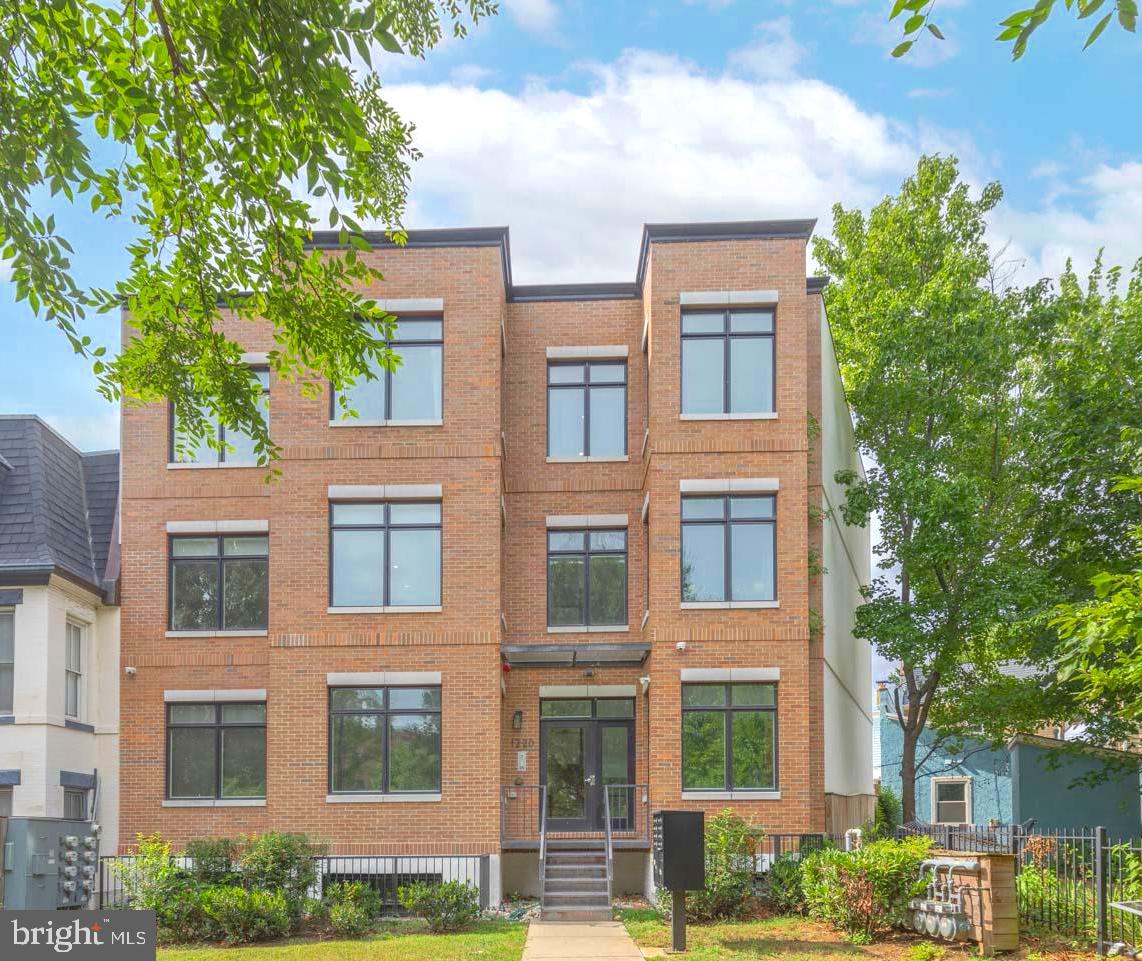 1220 POTOMAC AVE SE #6, WASHINGTON, District Of Columbia 20003, 2 Bedrooms Bedrooms, ,1 BathroomBathrooms,Residential,For sale,1220 POTOMAC AVE SE #6,DCDC2215142 MLS # DCDC2215142